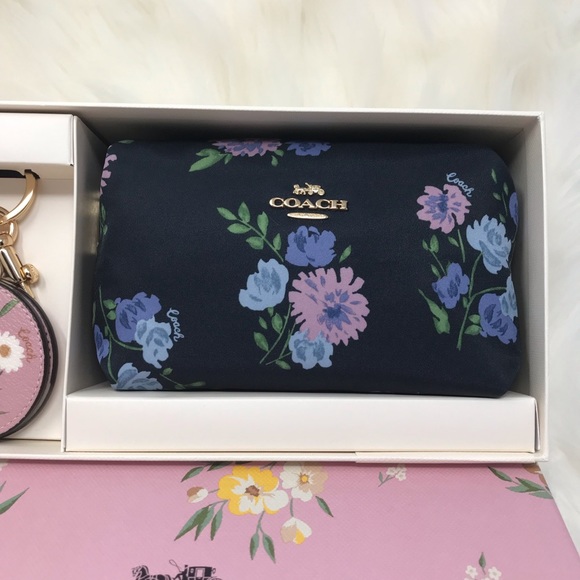 ❣️LAST ONE❣️COACH Cosmetic Bag Travel Boxed Set - Picture 2 of 8